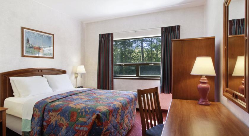 Red Roof Inn & Suites Newburgh – Stewart Airport