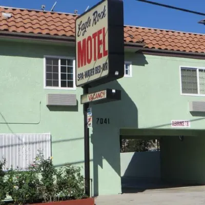 Eagle Rock Motel Отели рядом с достопримечательностью «Колледж Оксиденталь»