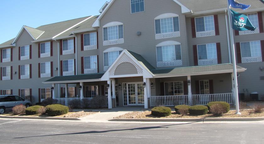 Country Inn & Suites by Radisson, West Bend, WI