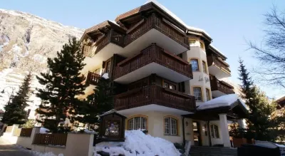 La Perle Apartments Hotels near Zermatt Railway Station