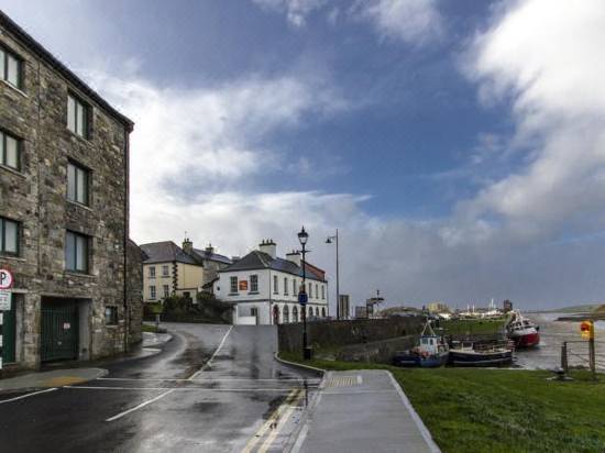 The Helm Apartments B B Reviews For 4 Star Hotels In Westport Trip Com