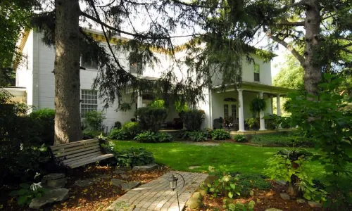 Brockamour Manor Bed and Breakfast