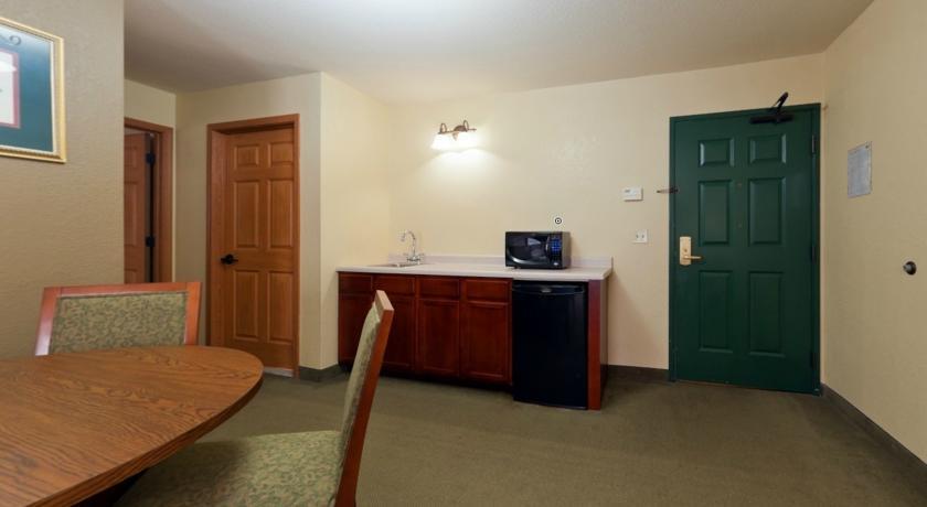 Country Inn & Suites by Radisson, Youngstown West, Oh