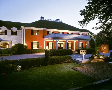 Dan'l Webster Inn and Spa Отели в г. Сандуич