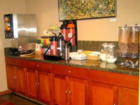 แทรเวิลลอดจ์ บายวินด์แฮม ซีแอตเทิล ข้างสเปซนีเดิล โรงแรมในซีแอตเทิล