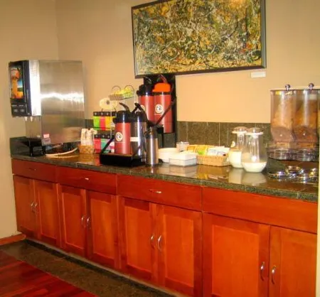 Travelodge by Wyndham Seattle by The Space Needle Отели рядом с достопримечательностью «William Traver Gallery»