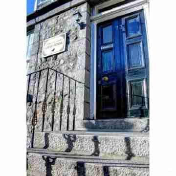 Atticus Central Guest House Hotel Exterior