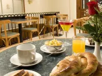 Hotel Regis Hotels near Cabildo