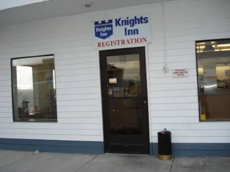 Knights Inn Pasco Отели рядом со станцией Pasco Intermodel Train Station