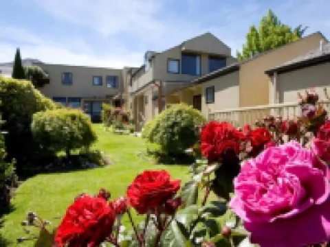 花園閣套房公寓 阿爾卑斯水上樂園附近的飯店