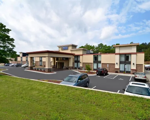 Best Western Plus Yadkin Valley Inn  Suites Hotels in North Knobs