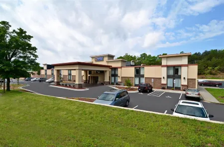 Best Western Plus Yadkin Valley Inn  Suites Отели в г. Ронда