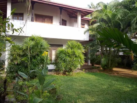 Hikkaduwa Sea Front Отели рядом с достопримечательностью «Хайккадува Бич»