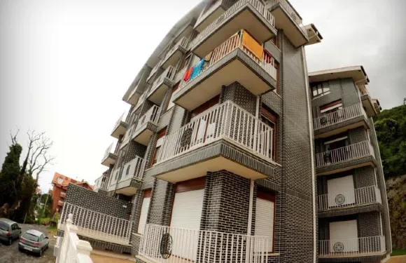 拉雷塞爾瓦高級公寓