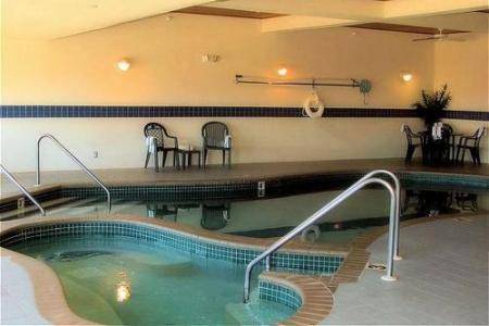 Country Inn & Suites by Radisson, West Bend, WI