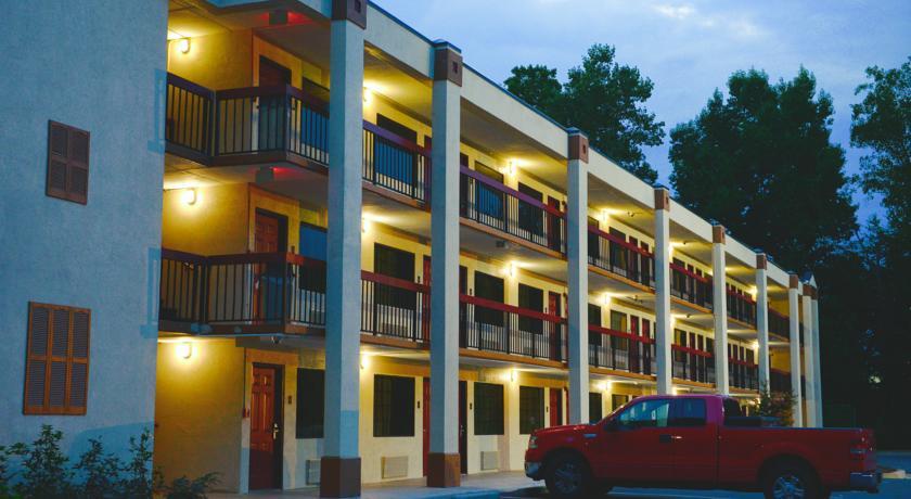 Red Roof Inn & Suites Commerce - Athens