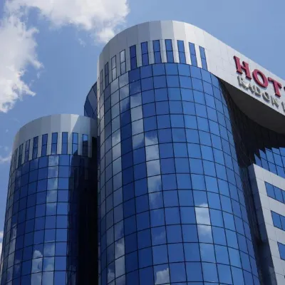 Radon Plaza Hotels near Bosna Spring