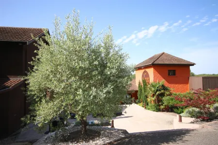 Best Western Bridge Hotel Lyon East Отели в г. Даньё