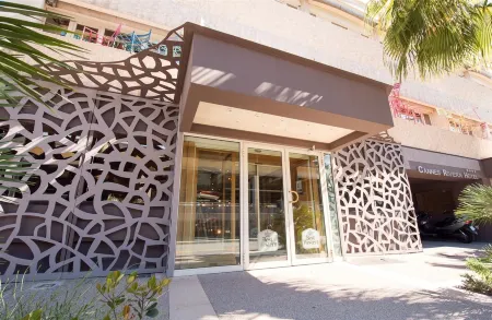 Best Western Plus Cannes Riviera  Spa Отели рядом с достопримечательностью «Rue Meynadier»