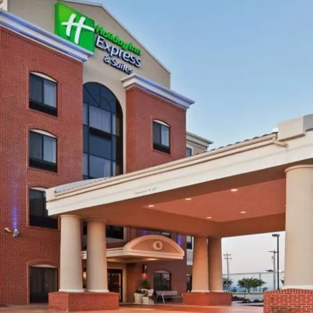 Holiday Inn Express & Suites BAY CITY by IHG