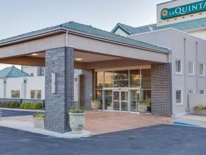 La Quinta Inn & Suites by Wyndham Logan