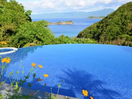 Tugawe Cove Resort Отели в г. Карамон