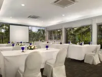 Delonix Hotel Karawang Hotels in East Telukjambe