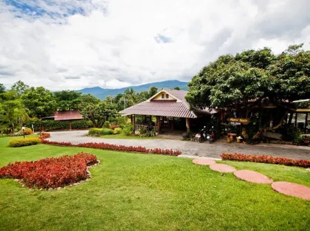 Touch Star Resort - Doi Inthanon Отели рядом с достопримечательностью «Mork Fa Waterfall»