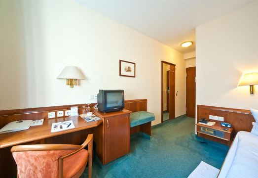 Hotel Weisses Lamm - Housity