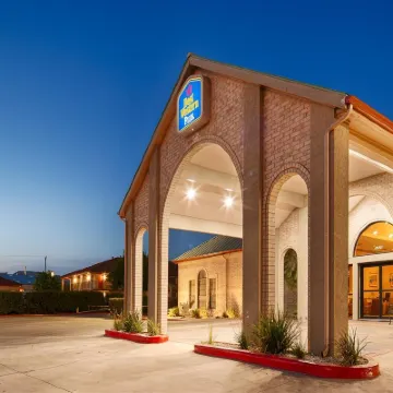 Best Western Plus Fiesta Inn Hotels near Phil Hardberger Park
