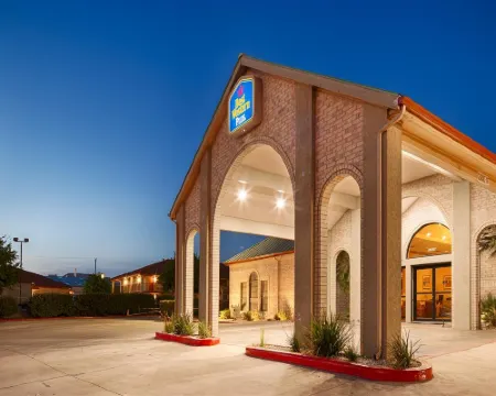 ชัวร์สเตย์พลัส บายเบสท์เวสเทิร์น ซานอันโตนิโอ เฟียสตาอินน์ โรงแรมในซานอันโตนิโอ