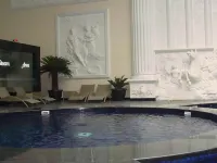 Grand Elite Hotel Pekanbaru - Pools
