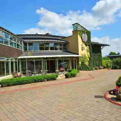 Swindon Blunsdon House Hotel, BW Premier Collection Hotel Exterior