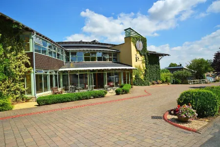 Swindon Blunsdon House Hotel, BW Premier Collection Отели рядом со станцией Swindon Railway Station