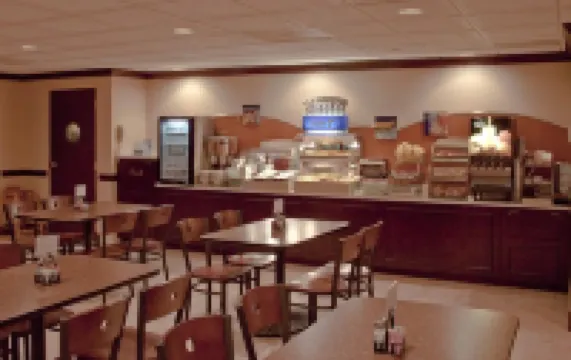 ฮอลิเดย์ อินน์ เอ็กซ์เพรส เมนเทอร์ แบงเควท เซ็นเตอร์ บาย ไอเอชจี