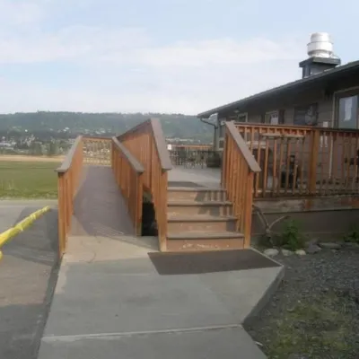 Beluga Lake Lodge Hotels near Bishop’s Beach