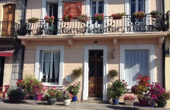 拉里維耶爾住宿加早餐旅館