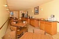 Days Inn by Wyndham Breezewood - breakfast