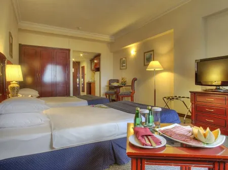 Al Diar Mina Hotel Отели рядом с достопримечательностью «Каср аль-Хосн»