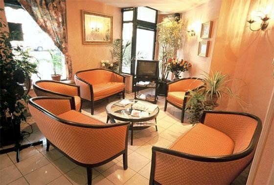 호텔 트란스콘티넨탈 파리의 외관