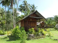 Malibu Beach Bungalows Hotels near Ao Chaloklum Bay