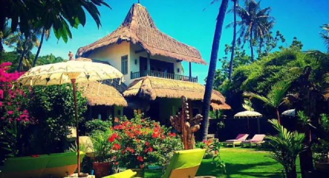 Life in Amed Beach Hotel Отели рядом с достопримечательностью «Lipah Beach»