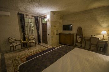 Artemis Cave Suites