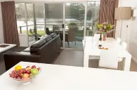 Bellevue on the Lakes فنادق في ليكس انترانس