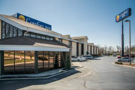 Comfort Inn Northeast Отели в г. Симмс Тауншип