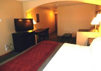 Quality Inn & Suites Lenexa Kansas City