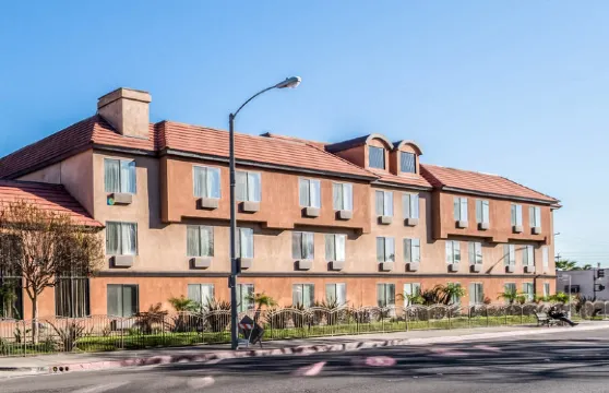 洛杉磯貝爾花園品質酒店及套房