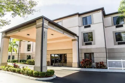 Clarion Pointe Lakeland I-4 Hotels near Gibsonia Flowers