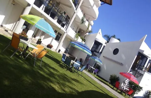 德薩洛羅旅遊旅館