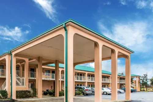 Econo Lodge Inn & Suites - Moteles